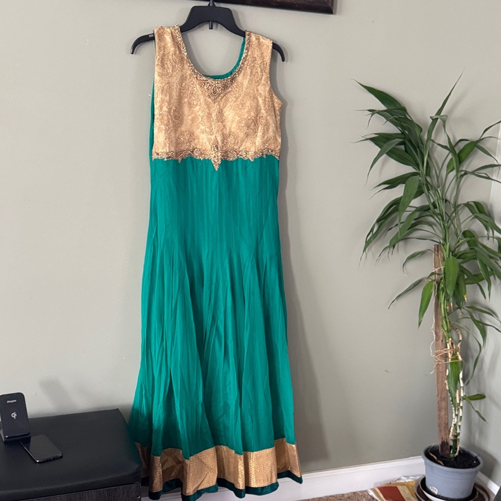 🌸Women’s Elegant Teal and Gold Maxi Dress